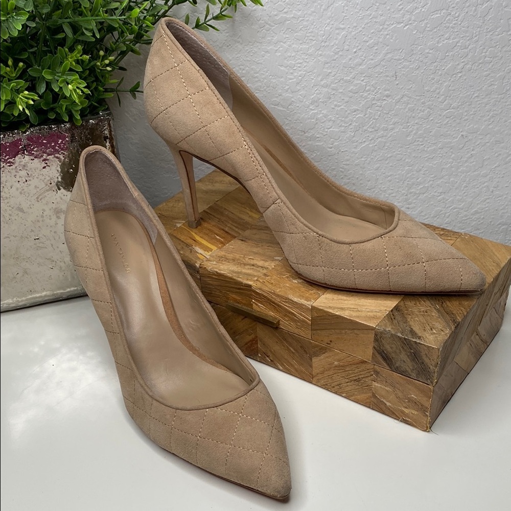 Ann Taylor Pump Heels Pointed Toe 3 Inch Wrapped Heel Quilted Tan Suede Size 9.5
